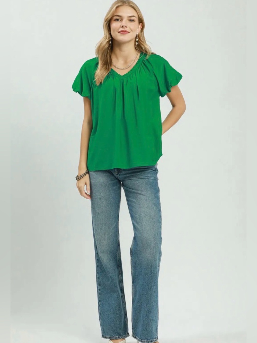 Umgee Gathered V-Neck Top – Green🛍️
